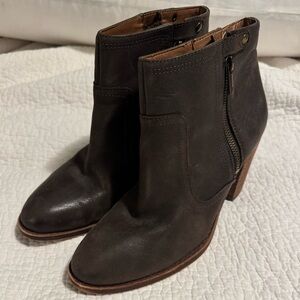 NWOT Lucky Brand LEATHER Boot - Size 9M‎